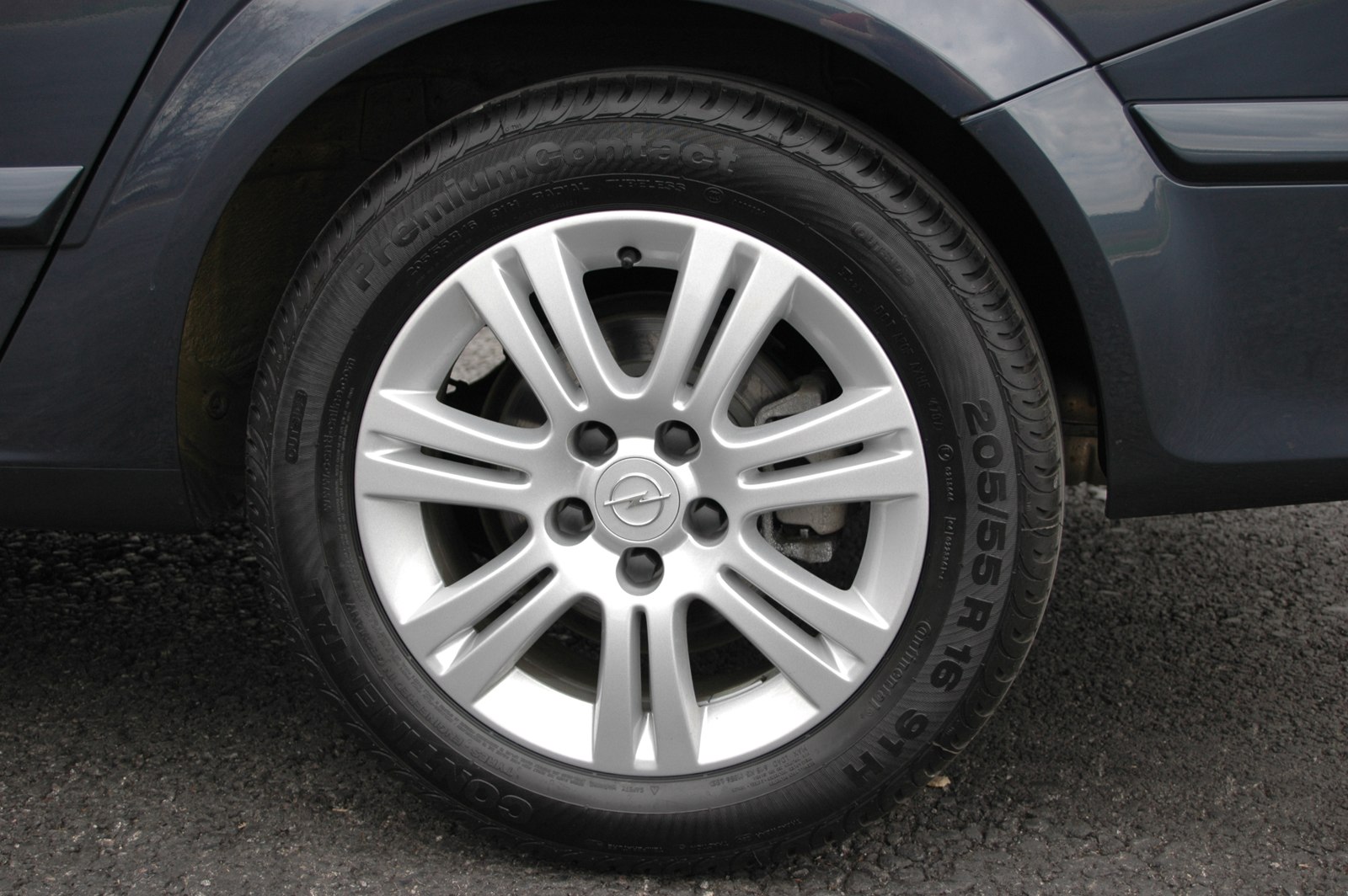 Wheel and tyre on an Opel Astra estate
