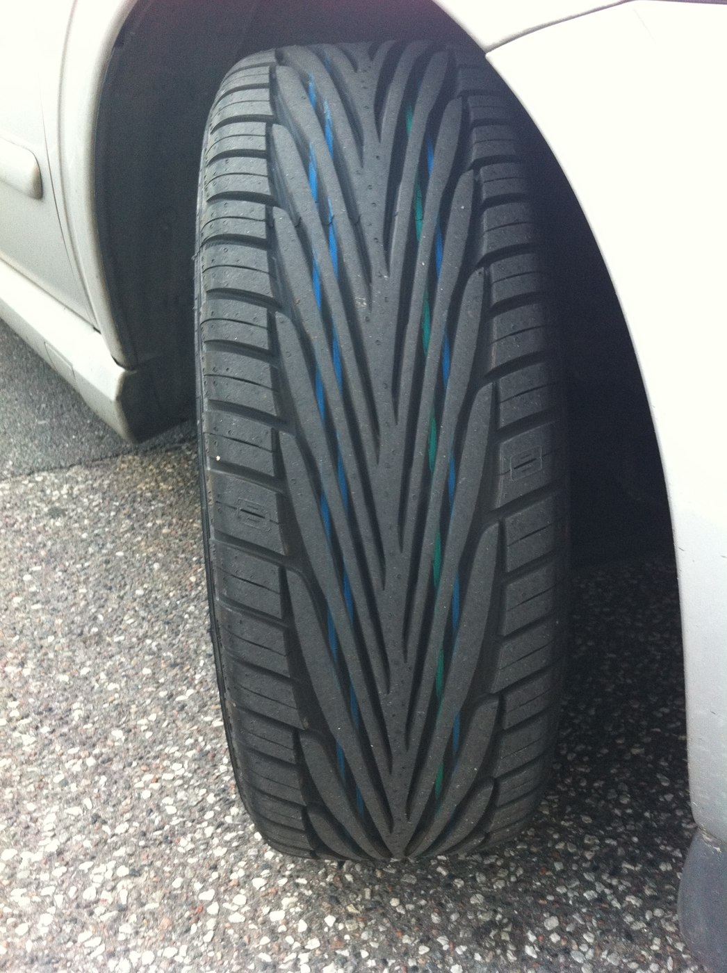Tread of a Uniroyal tyre with prominent grooves
