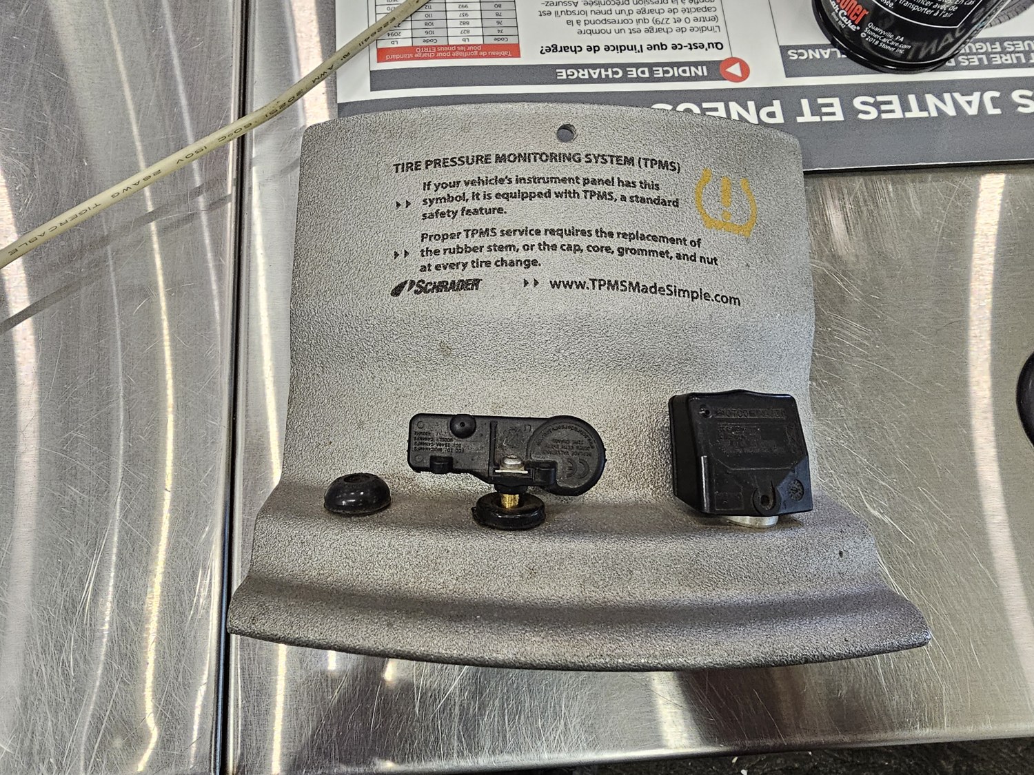 Displayed pressure sensors for a direct TPMS