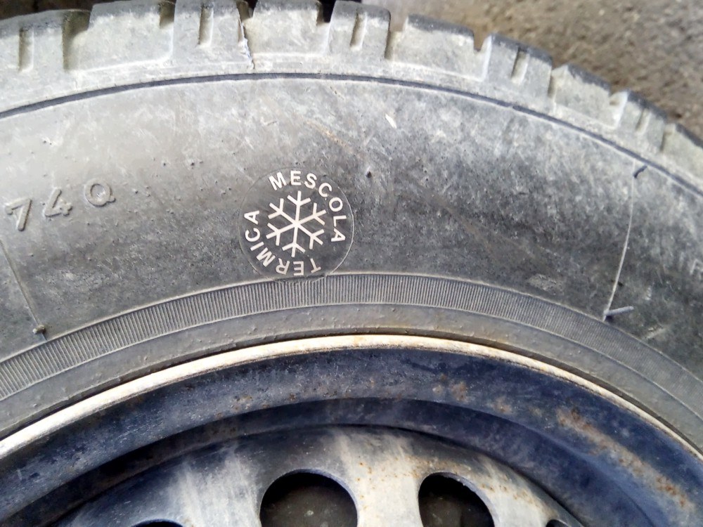 Winter marking on a tyre sidewall