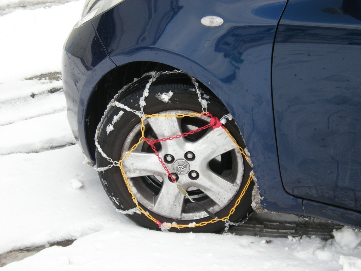 Snow chain fitted to a passenger-car wheel