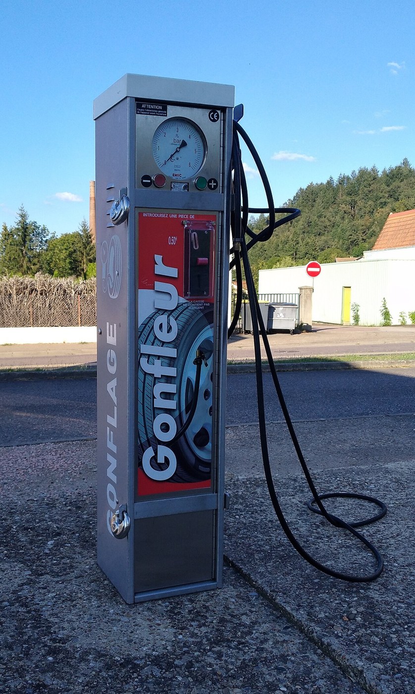 Tyre inflation equipment at a filling station